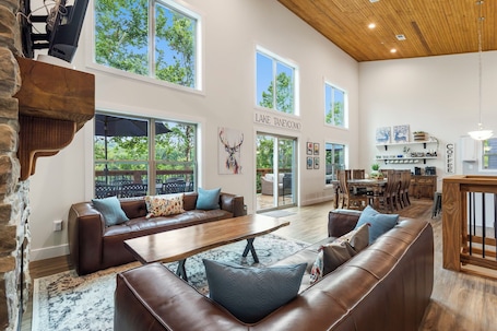 Smart TV, fireplace, DVD player, table tennis. New Lakefront Cabin - Lake Views - Large Hot Tub - Firepit
