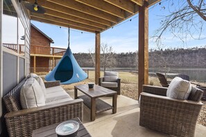 Terrace/patio - New Lakefront Cabin - Lake Views - Large Hot Tub - Firepit  (Branson)