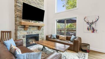 Älytelevisio, takka, DVD-soitin, pöytätennispöytä