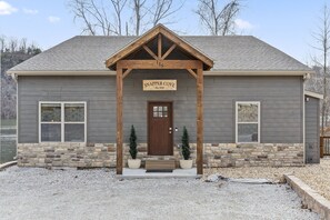 Exterior - New Lakefront Cabin - Lake Views - Large Hot Tub - Firepit (Branson)