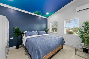 1 habitación, tabla de planchar con plancha, wifi gratis y ropa de cama