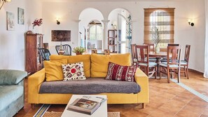 TV, fireplace, stereo - Casa Asclepios Barbate - Caños de Meca by Ruralidays (Cádiz)