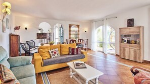 TV, fireplace, stereo - Casa Asclepios Barbate - Caños de Meca by Ruralidays (Cádiz)