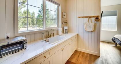 Modern Studio in Bend ~ 3 Mi to Sunriver Resort!