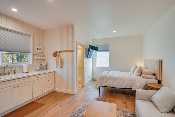 Bügeleisen/Bügelbrett, Reisekinderbett, WLAN, Bettwäsche