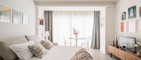 1 makuuhuone, työpöytä, silitysrauta/-lauta, Wi-Fi