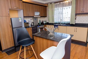 Private kitchen - Furnished Accommodation in Sseguku, Katale Entebbe Rd. Kampala for Rent (kampala)