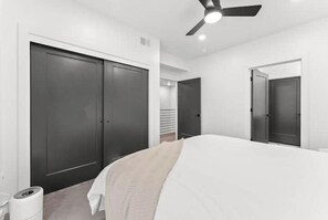 2 bedrooms, desk, iron/ironing board, free WiFi