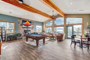 Smart TV, fireplace, DVD player, books