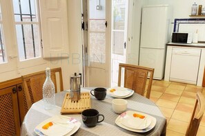 Dining - Cozy urban apartment with wifi and terrace (Bilbo)