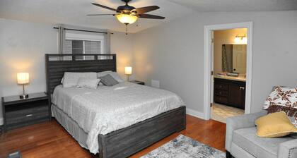 Cozy home for a family to enjoy - only 7 miles away from Indiana Dunes park.