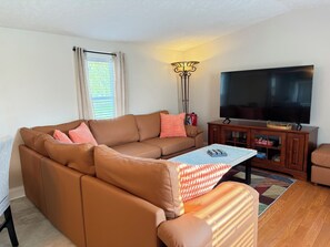 Smart TV - Cozy home for a family to enjoy - only 7 miles away from Indiana Dunes park. (Valparaiso)