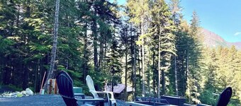 Pepper Tree Cottage - Breakfast Included