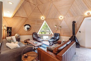 Smart TV, fireplace, foosball, books - A unique lakefront getaway on Lake Camelot near Sand Valley Resort (Nekoosa)