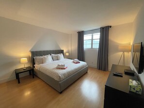 1 habitación, tabla de planchar con plancha, cuna de viaje y wifi 