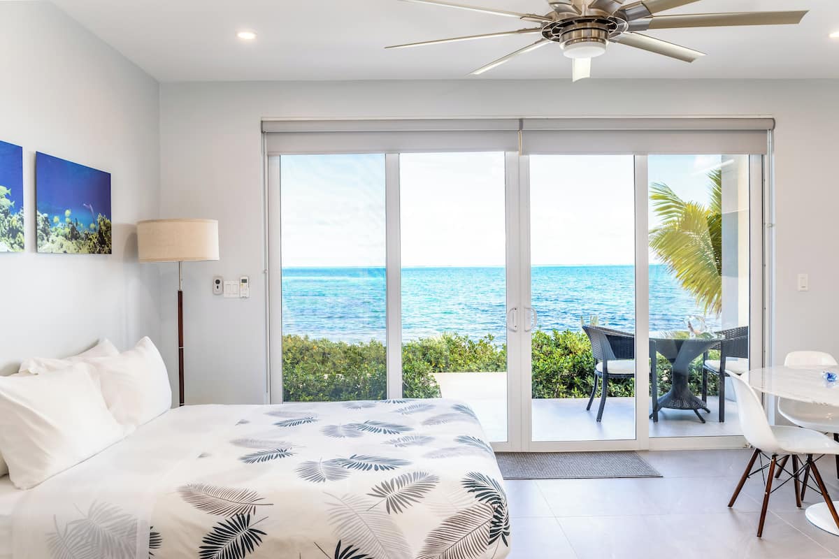 Premium bedding, in-room safe, individually decorated