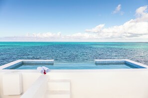 Luxe beddengoed, een kluis op de kamer, individueel gedecoreerd