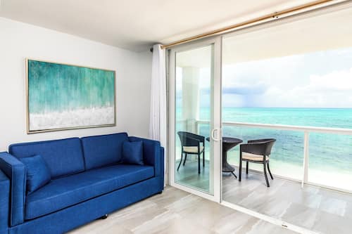 Villa Luxe | Coin séjour | TV connectée de 40 pouces avec chaßnes par cùble, Netflix, Hulu