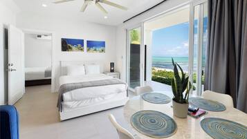 Vila com design assinado, 3 quartos, sacada, vista para a praia | Roupas de cama premium, cofres nos quartos, cortinas blackout