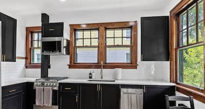 Newly Renovated Gem in Melrose - Pet Friendly