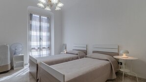 1 chambre, fer et planche à repasser, accès Internet, draps fournis