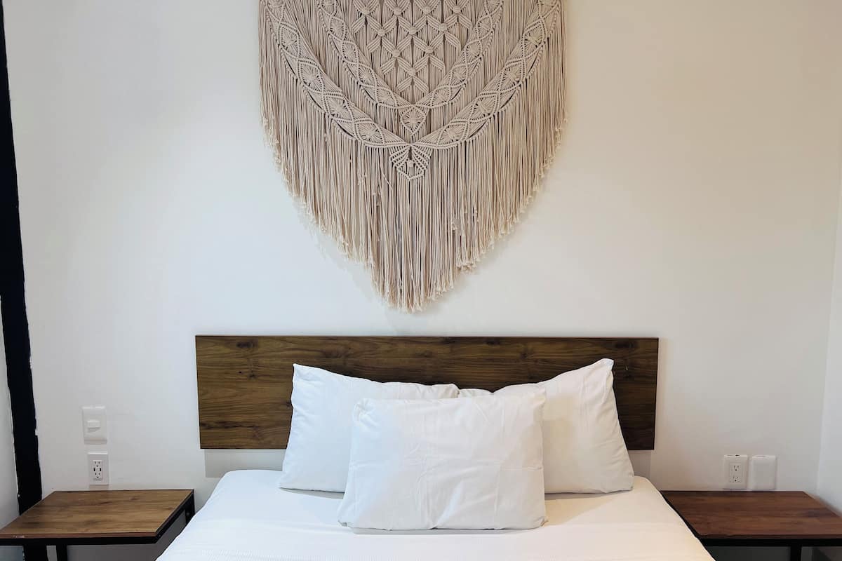 In-room safe, bed sheets