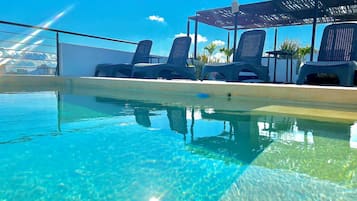 2 outdoor pools, open 9:00 AM to 10:00 PM, sun loungers