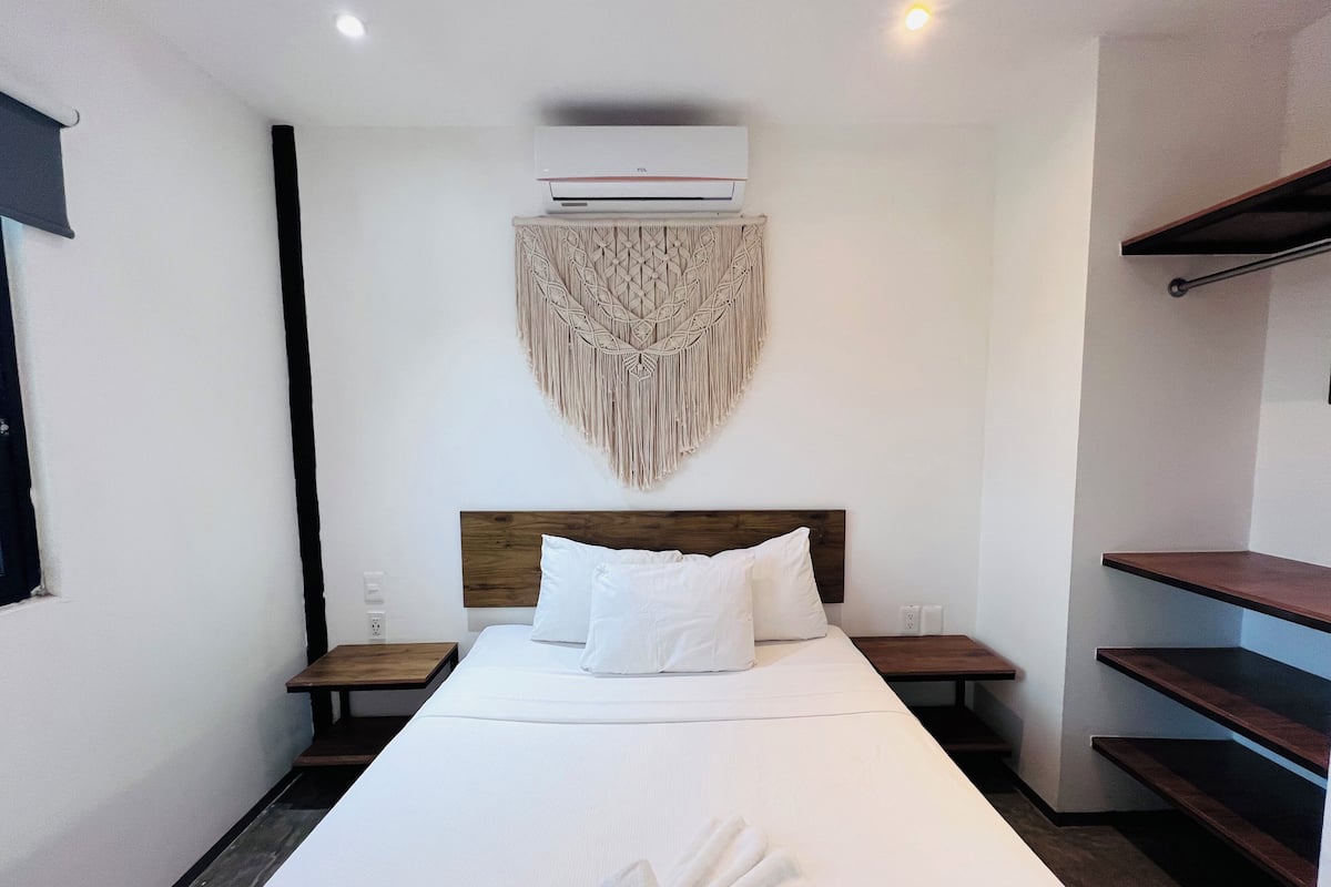 In-room safe, bed sheets