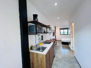 Deluxe Room | Private kitchen