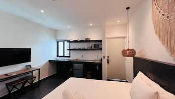 Basic Double Room | In-room safe, bed sheets