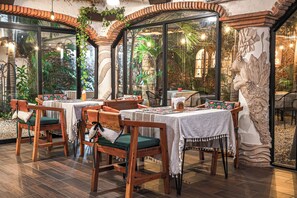 3 restaurants; breakfast, lunch, dinner, and brunch served - Enigmatic Boutique Hotel (Cancun)