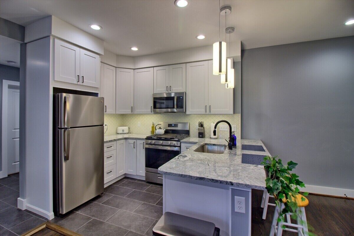 Kylskåp, mikrovågsugn, ugn och spishäll