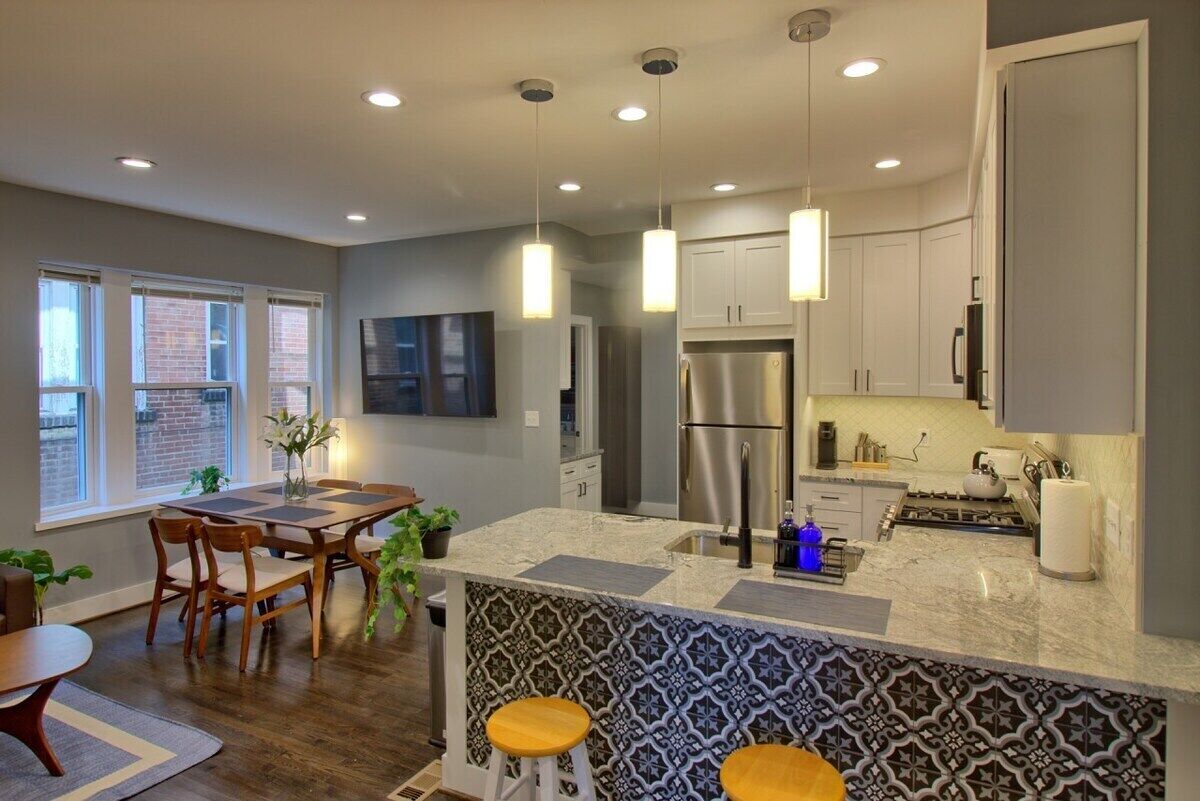 Kylskåp, mikrovågsugn, ugn och spishäll