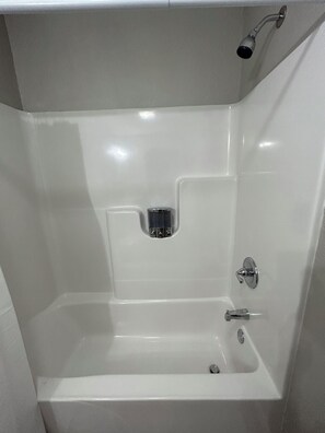 Handtücher, Seife, Shampoo, Toilettenpapier