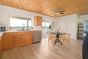 Fridge, microwave, oven, stovetop - Denvic House - a private lakefront retreat (Sables-Spanish Rivers)