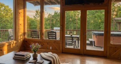 Awesome Views, 10 Min To Gatlinburg and Pigeon forge. Wi-Fi, Hot Tub, Grill