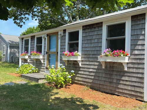 Charming Cottage near Beach and Ferry