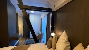 高级双人房 | 办公桌、笔记本电脑工作区、免费 WiFi、床单