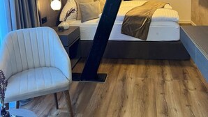 奢华双人房 | 办公桌、笔记本电脑工作区、免费 WiFi、床单