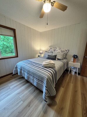 4 bedrooms, WiFi, bed sheets