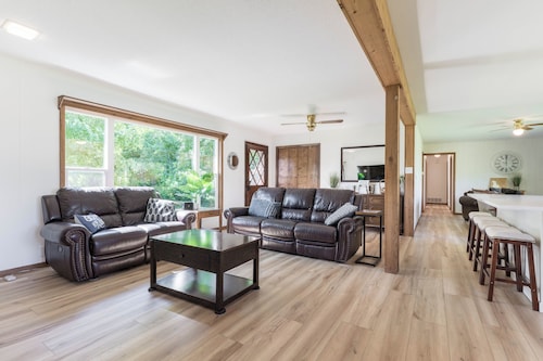 Sunset Views, 330 ft of Sand Bottom Beach & Huge Lawn on Hidden Gem Walker Lake