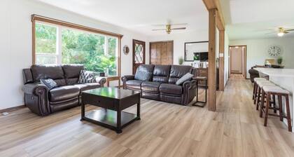 Sunset Views, 330 ft of Sand Bottom Beach & Huge Lawn on Hidden Gem Walker Lake