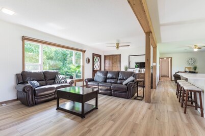Sunset Views, 330 ft of Sand Bottom Beach & Huge Lawn on Hidden Gem Walker Lake