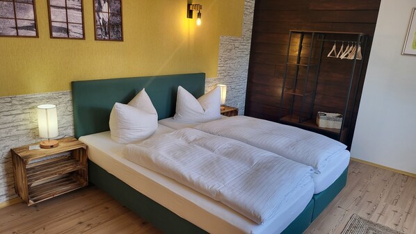 Standard-Doppelzimmer, 1 Queen-Bett | Individuell dekoriert, individuell eingerichtet, kostenloses WLAN