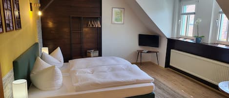 Chambre Standard double, 1 grand lit | Décor unique, ameublement unique, accÚs au Wi-Fi (inclus)