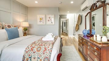 1 bedroom, desk, iron/ironing board, WiFi