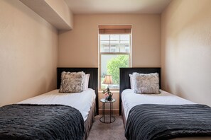 2 slaapkamers, een strijkplank/strijkijzer, wifi, beddengoed