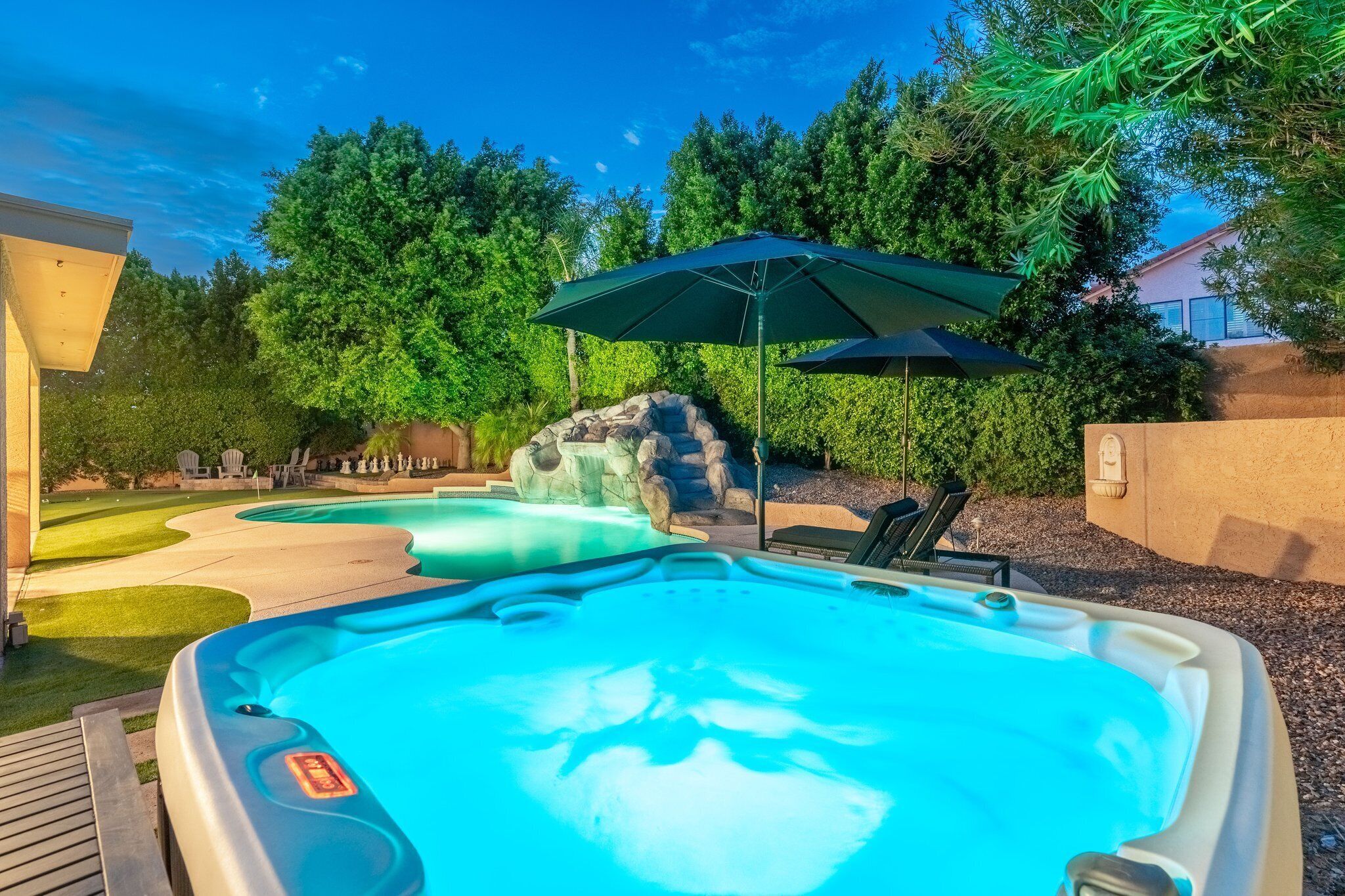 Pool l Waterslide l Putting Green l Hot Tub