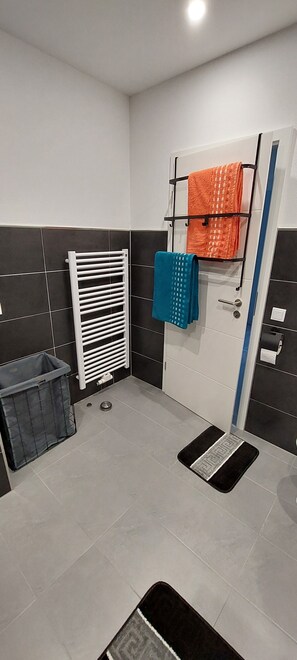 Interior - Vacation apartment 90 m2, 2 minutes walk to the hospital in the center of Sulzbach  (Sulzbach/Saar)