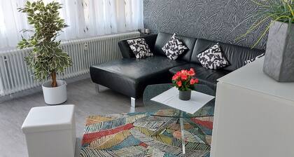 Ferienwohnung 90 m2, 2 Minuten Fußweg zum Krankenhaus im Zentrum von Sulzbach